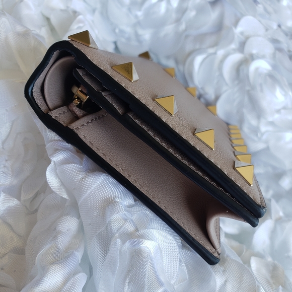 💫SOLD💫 VALENTINO Garavani Small Rockstud Wallet - Picture 8 of 12